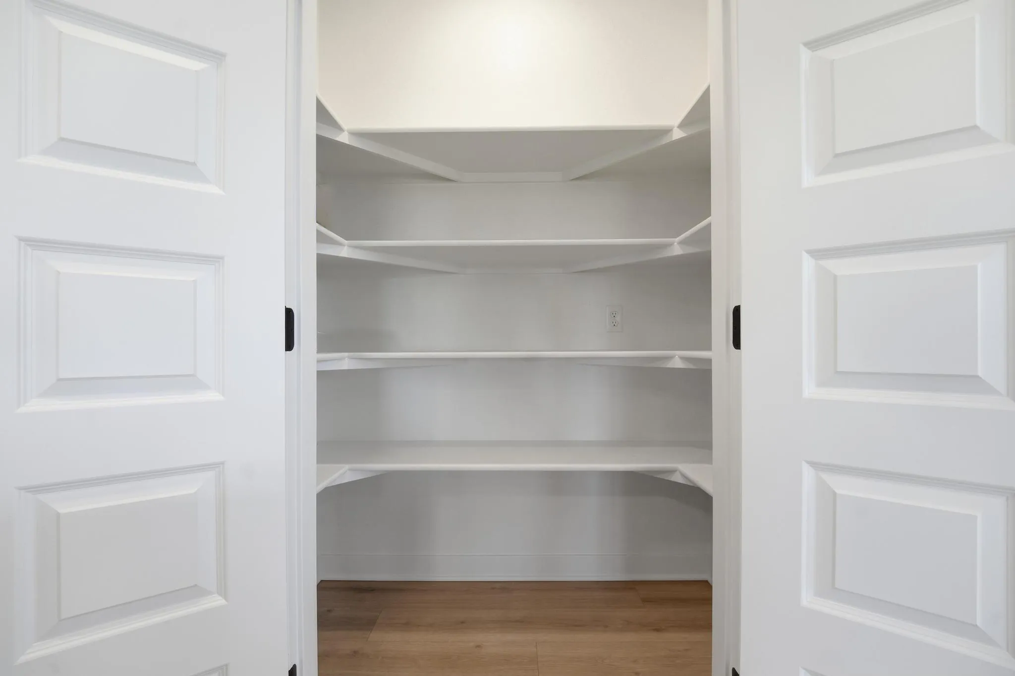 Lot 142 804 Glenn Cir Sunflower Farmhouse Pantry