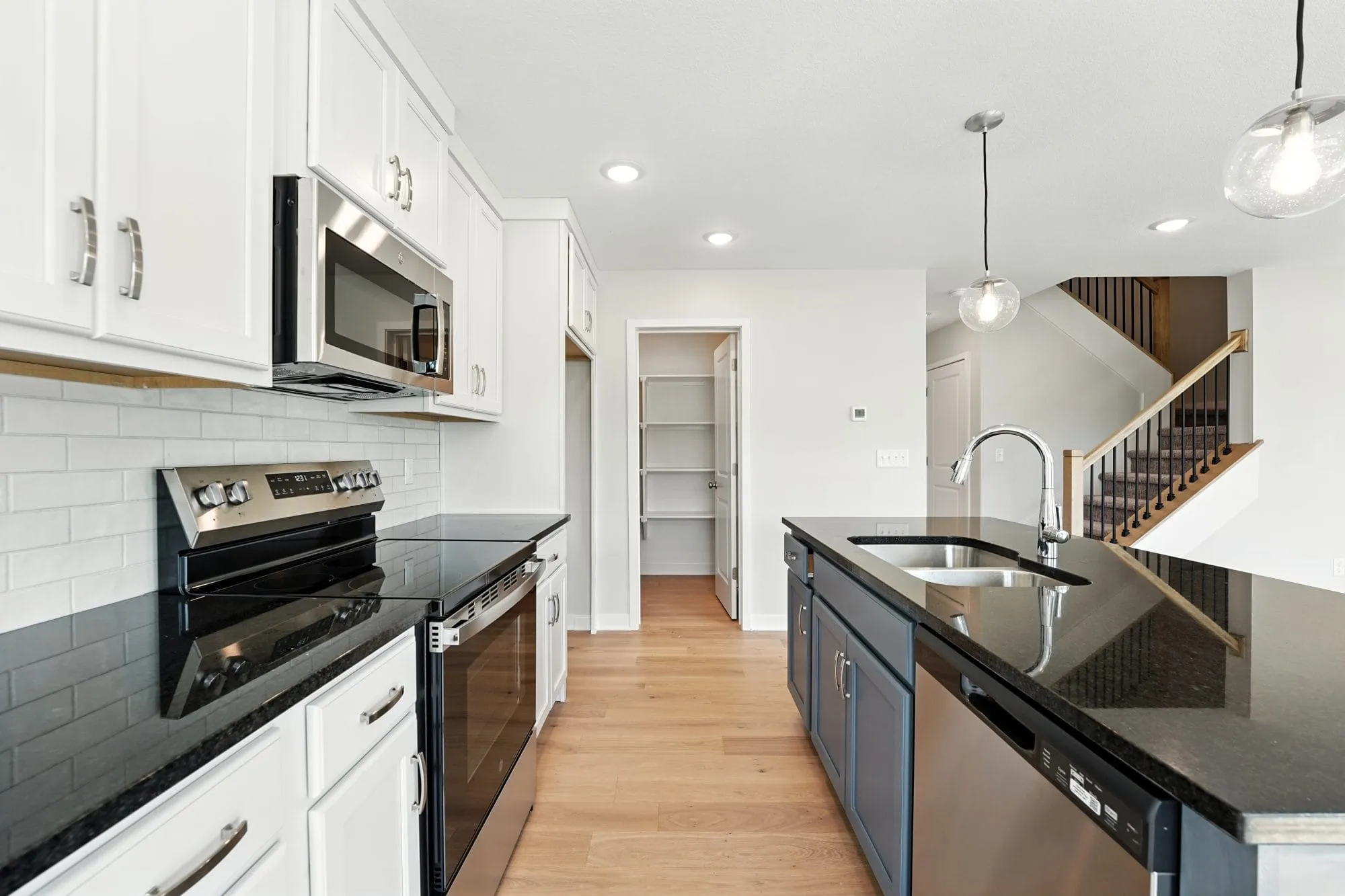 Lot 128EB 709 Glann Cir Gardenia Farmhouse Kitchen 2