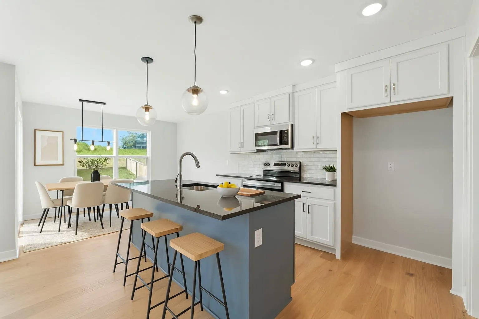 Lot 128EB 709 Glann Cir Gardenia Farmhouse Kitchen Staged
