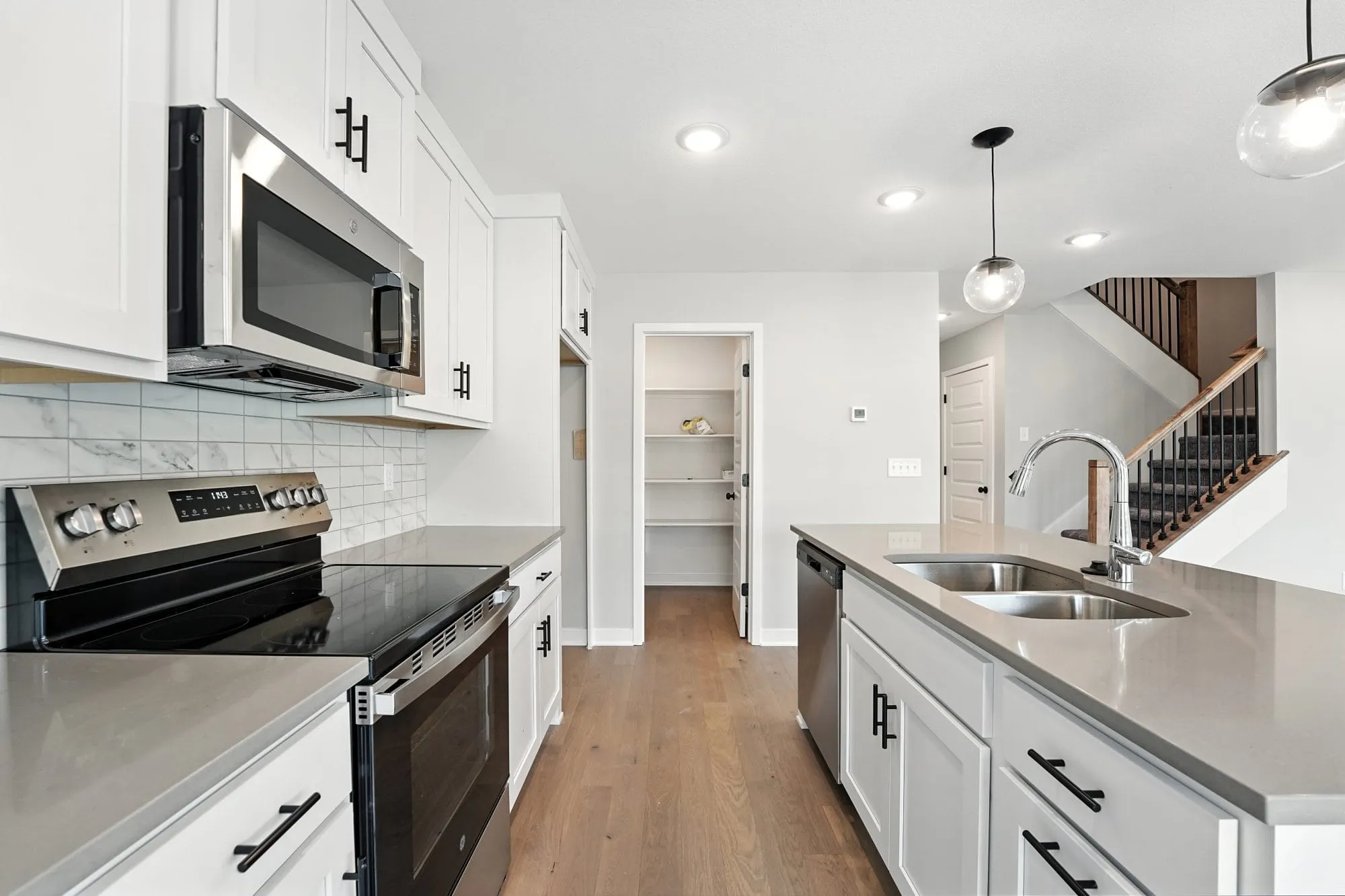 Lot 129 707 Glenn Cir Magnolia Modern Kitchen 2
