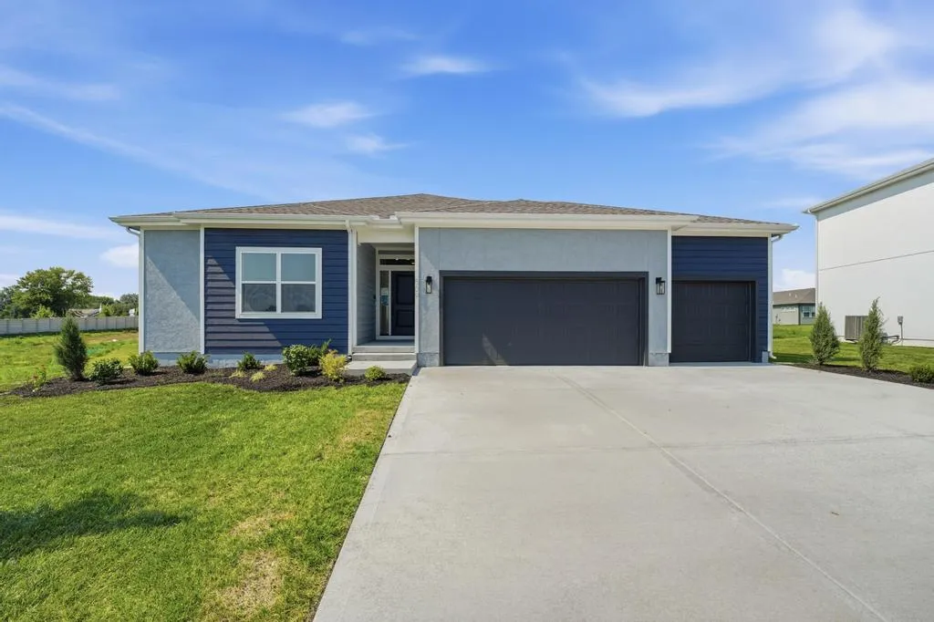 509 SW Newport Dr