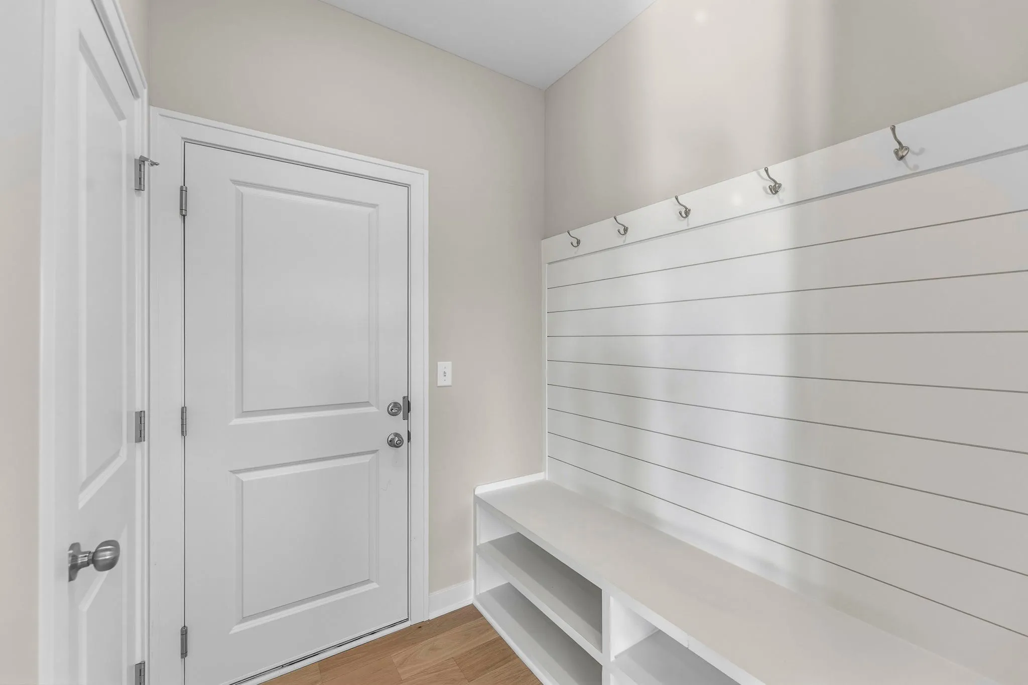 Lot 4WC 18681 W 193rd Street Crestwood Craftsman Mudroom