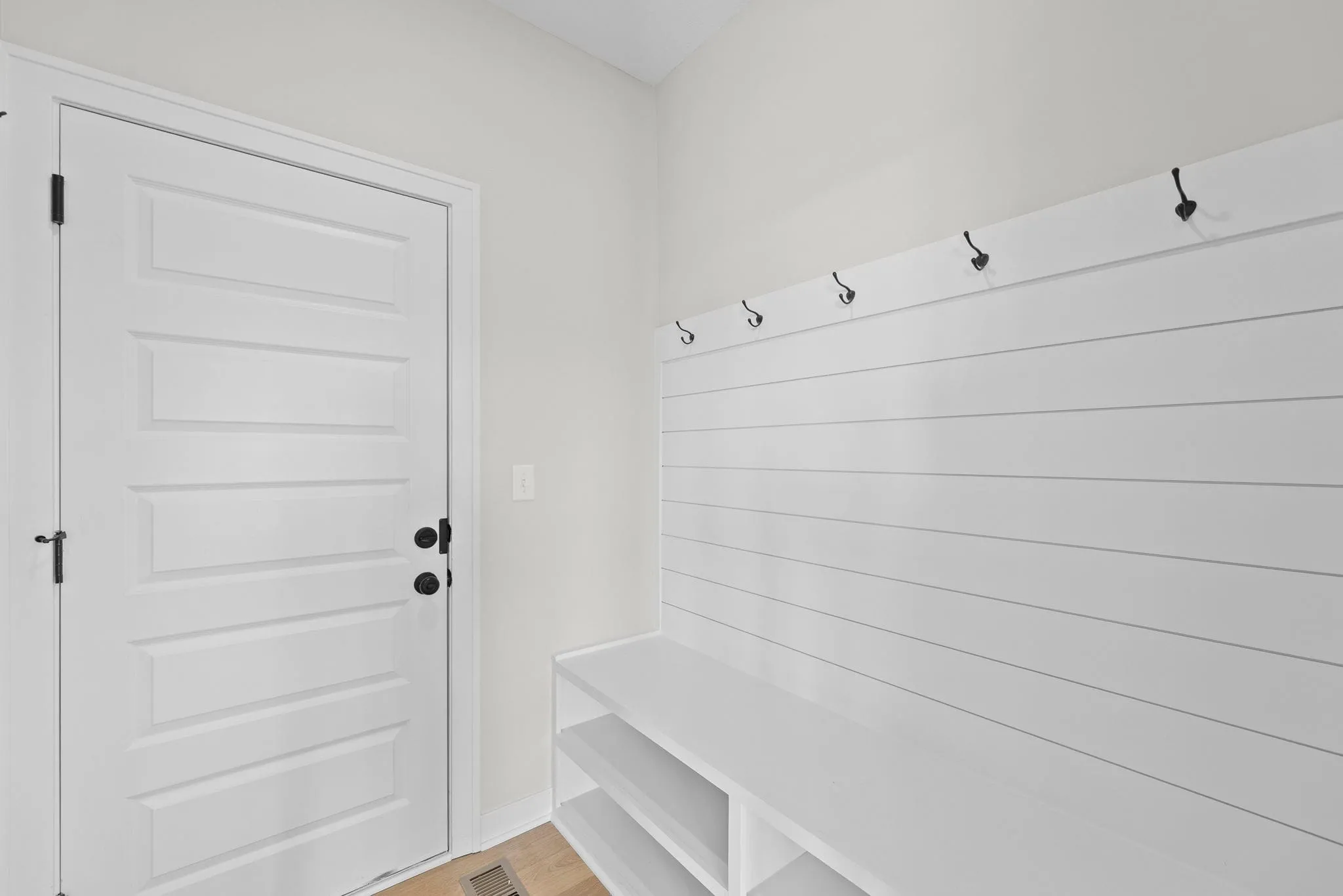 Lot 6WC 18637 W 193rd Street Crestwood Farmhouse Mudroom