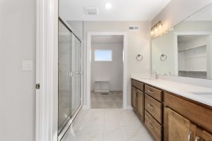 79WR 13305 W 179th Str. Crestwood Craftsman Master Bathroom 1