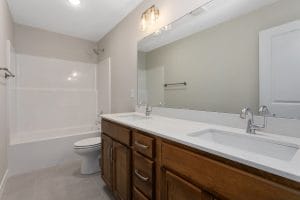 79WR 13305 W 179th Str. Crestwood Craftsman Bathroom 2