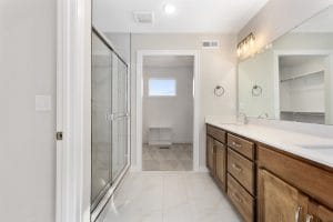 79WR 13305 W 179th Str. Crestwood Craftsman Master Bathroom 1