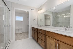 79WR 13305 W 179th Str. Crestwood Craftsman Master Bathroom 2